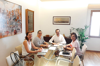 Firma convenio colaboración Ayuntamiento Mahón -Mo Comercial 11-07-2019_s.jpg