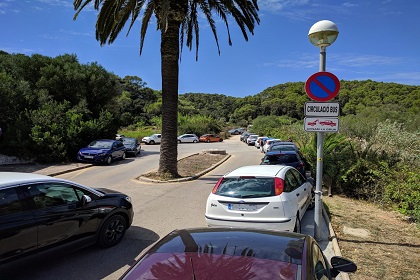 Vehículos estacionados indebidamente.jpg